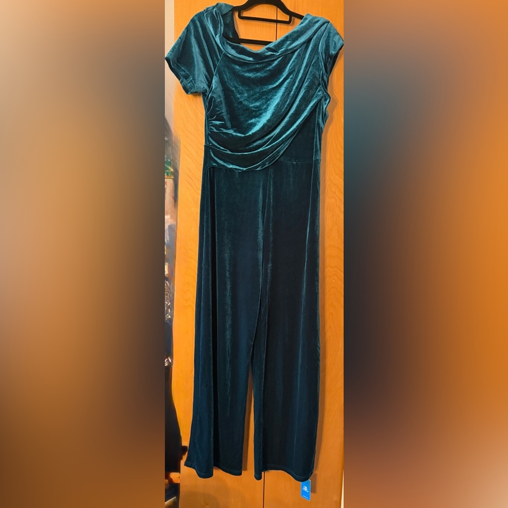 Cupshe Velvet Maxi Jumpsuit in Deep‎ Green